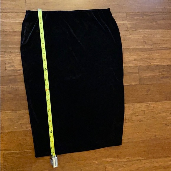 Black Velvet Pencil Skirt (US size 12) - Picture 3 of 6
